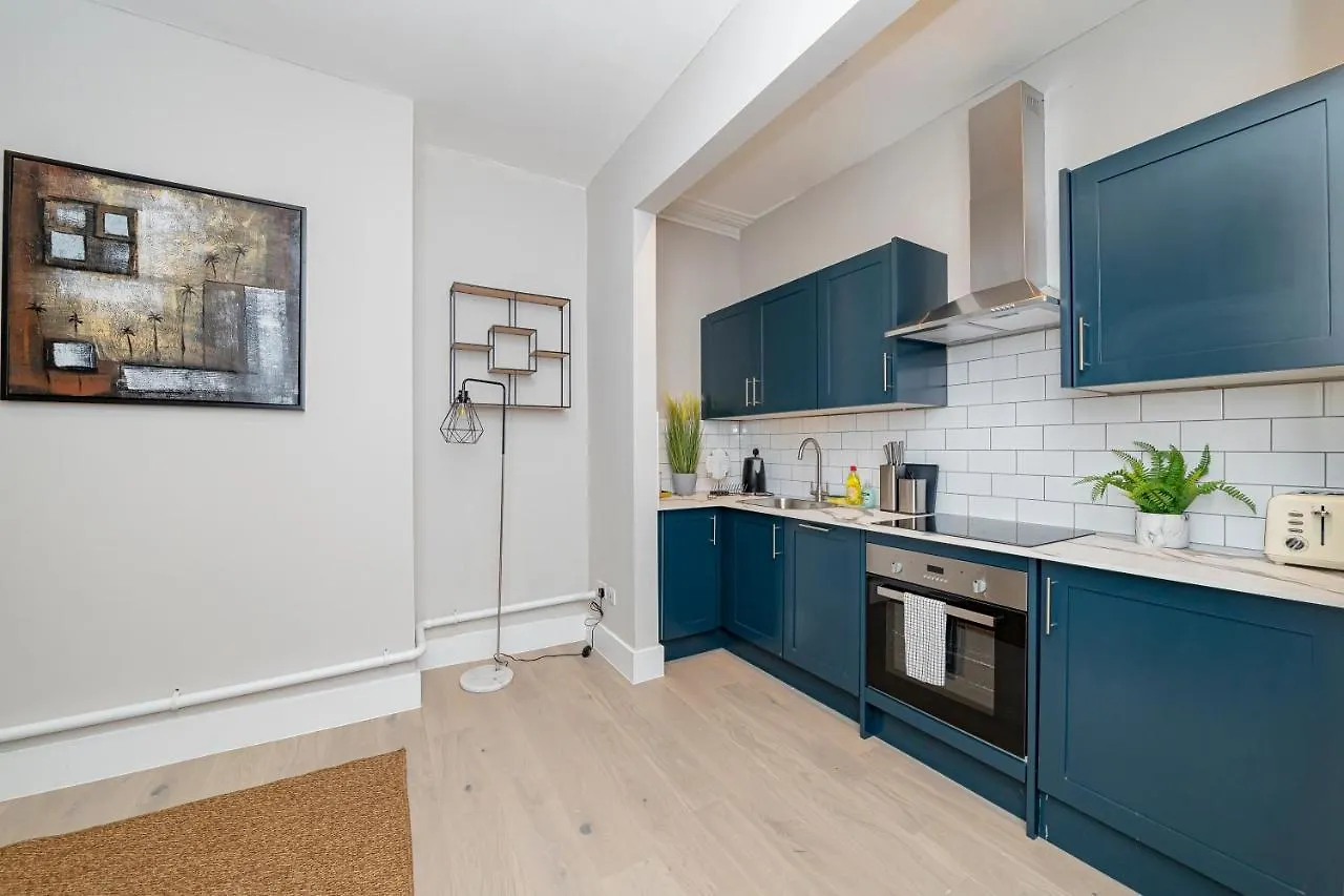 Brighton Train Station 3 Bedroom Flat Bn116Alon